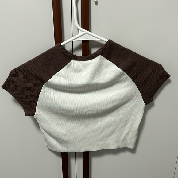 garage brown and white cropped tee - Picture 2 of 2